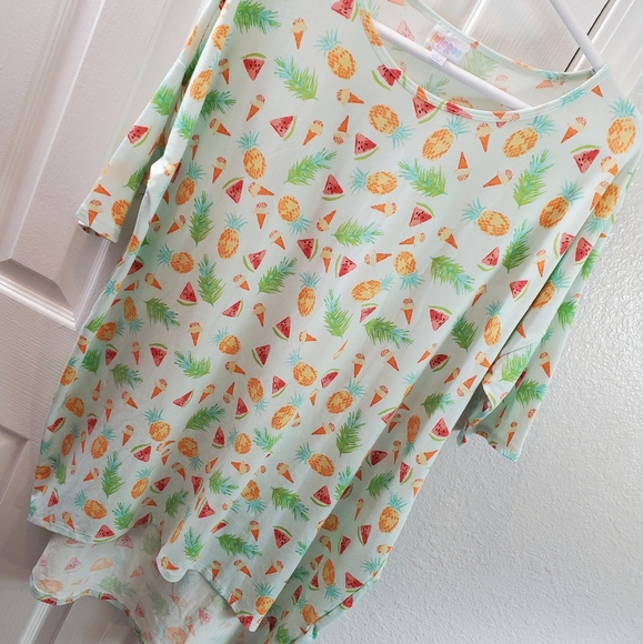 LulaRoe Tropical Tee - Picture 5 of 13